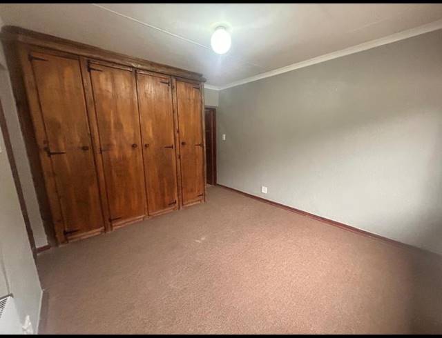 6 BEDROOM APARTMENT FOR SALE IN STANDERTON CENTRAL